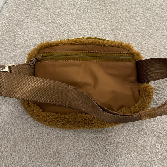 Lululemon everywhere belt bag 1L fleece - Picture 4 of 5
